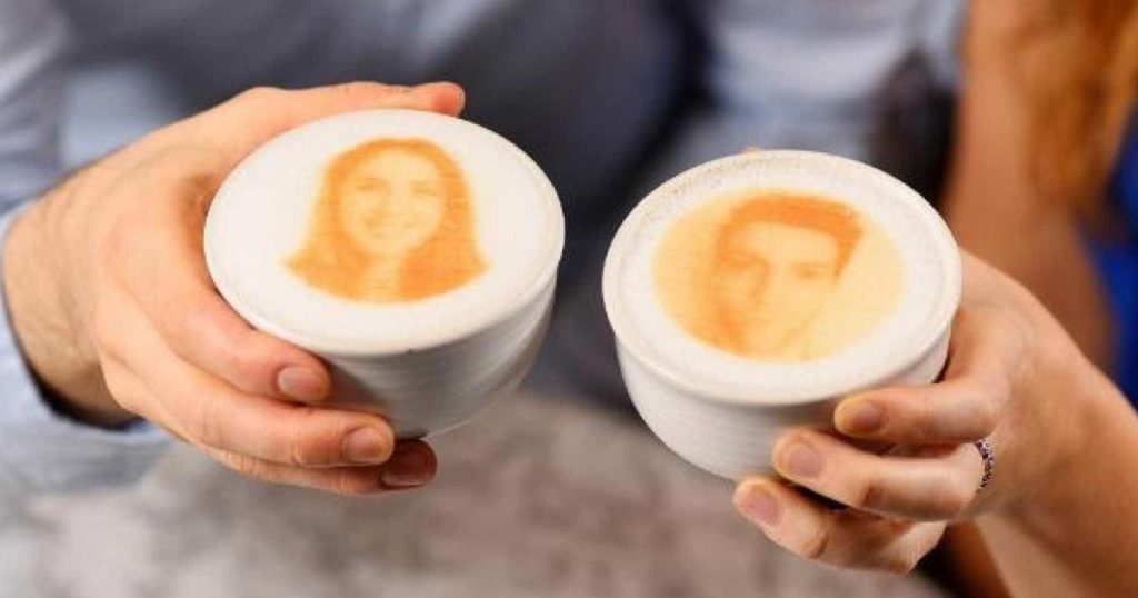 چاپ چهره روی قهوه